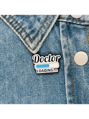 ❤️New Oz Enamel Pin Doctor Loading... Medical Themed Brooch White medical gift